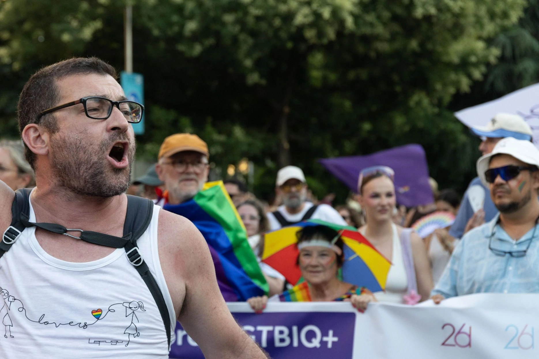 Voluntario de la Fundación 26 de Diciembre lanza las proclamas a favor de las personas mayores LGTBIQ